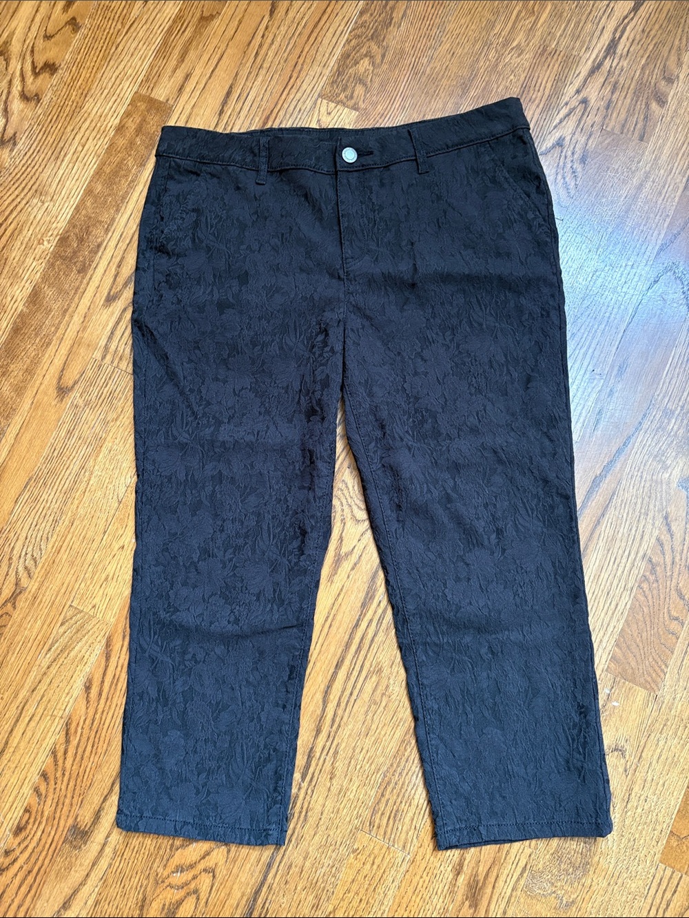 Black Simply Vera Wang Mid Rise Textured Capris -Size 14